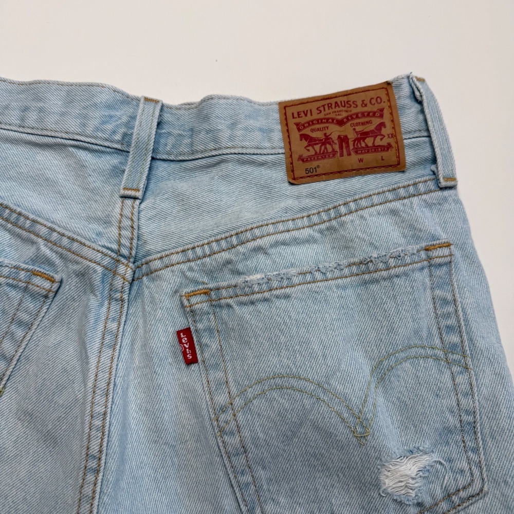 LEVIS 501 Original Denim Shorts Light Wash Distressed Women's Size 27 Mid-Thigh - Picture 7 of 9